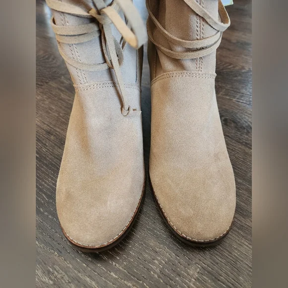 NWT TOMS Mila Toffee Suede Leather Boots 11 - Picture 3 of 10